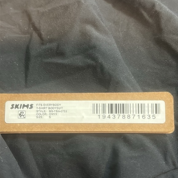 Skims T-Shirt Bodysuit Size Small - Picture 4 of 4